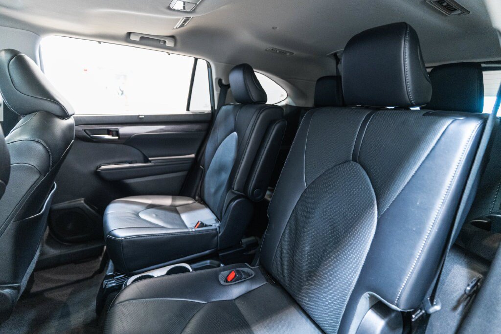Used 2022 Toyota Highlander Limited AWD/4WD image 33