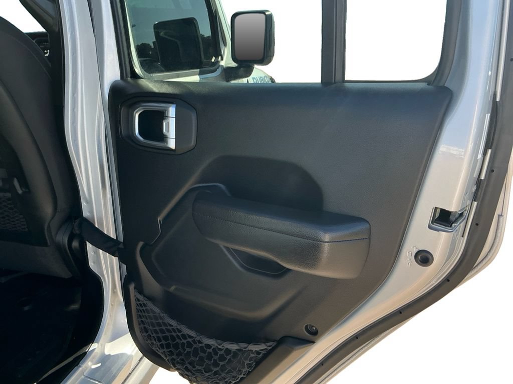 Used 2023 Jeep Wrangler Unlimited Rubicon 4xe w/ Cold Weather Group AWD/4WD image 19