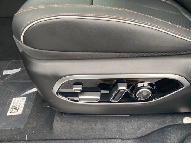 New 2025 Jeep Grand Cherokee Summit w/ Adv Protech Group IV AWD/4WD image 17