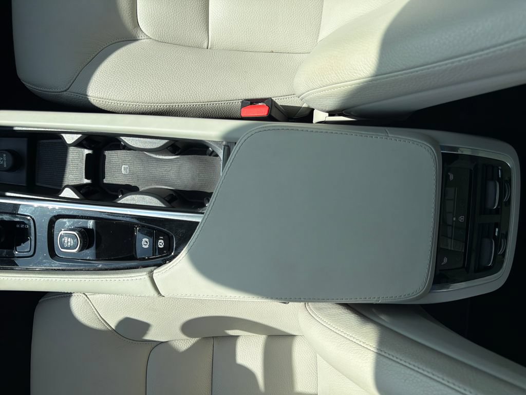 Used 2023 Volvo XC90 T8 Plus w/ Protection Package AWD/4WD image 28