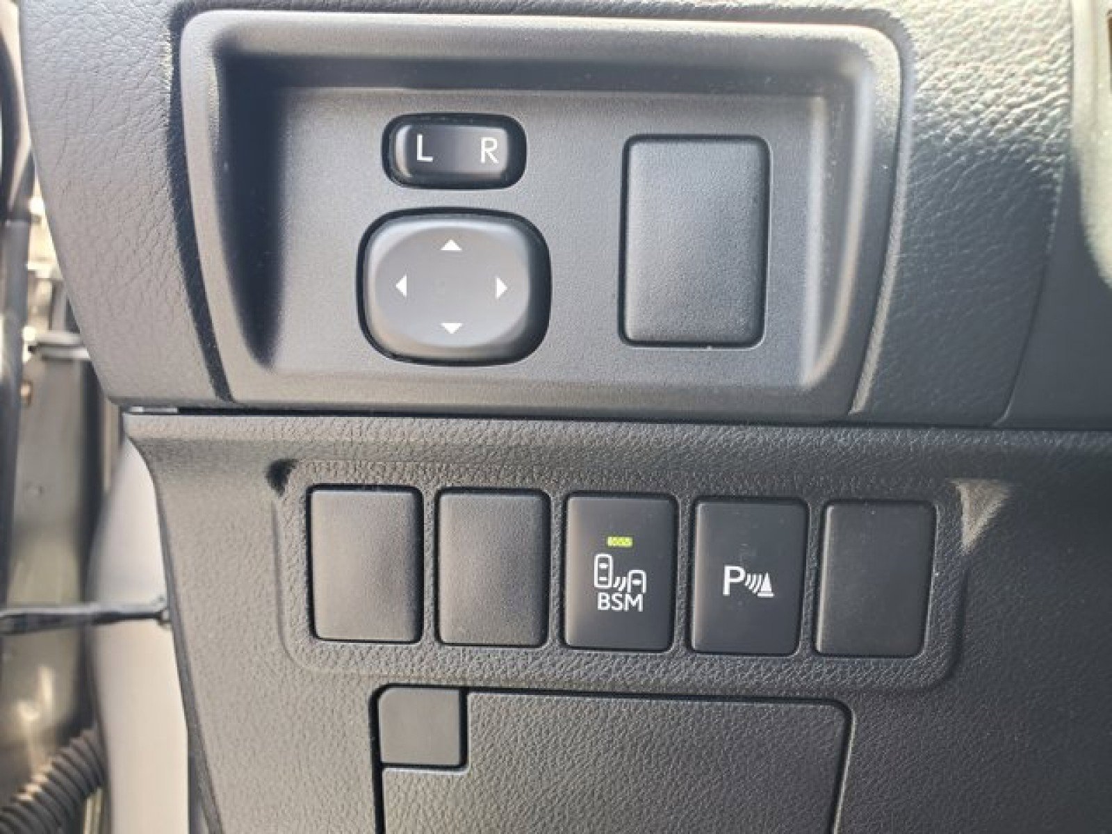 Used 2015 Lexus ES 300h w/ Navigation System Package FWD image 18