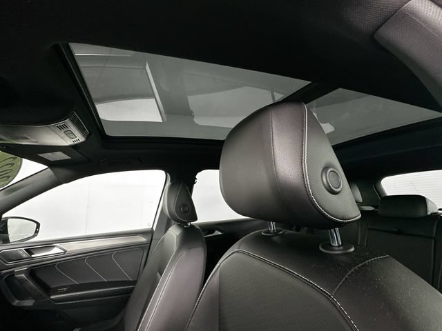 Used 2022 Volkswagen Tiguan SE R-Line AWD/4WD image 19