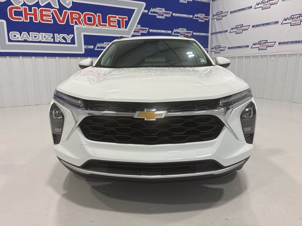 Used 2025 Chevrolet Trax LT FWD image 9