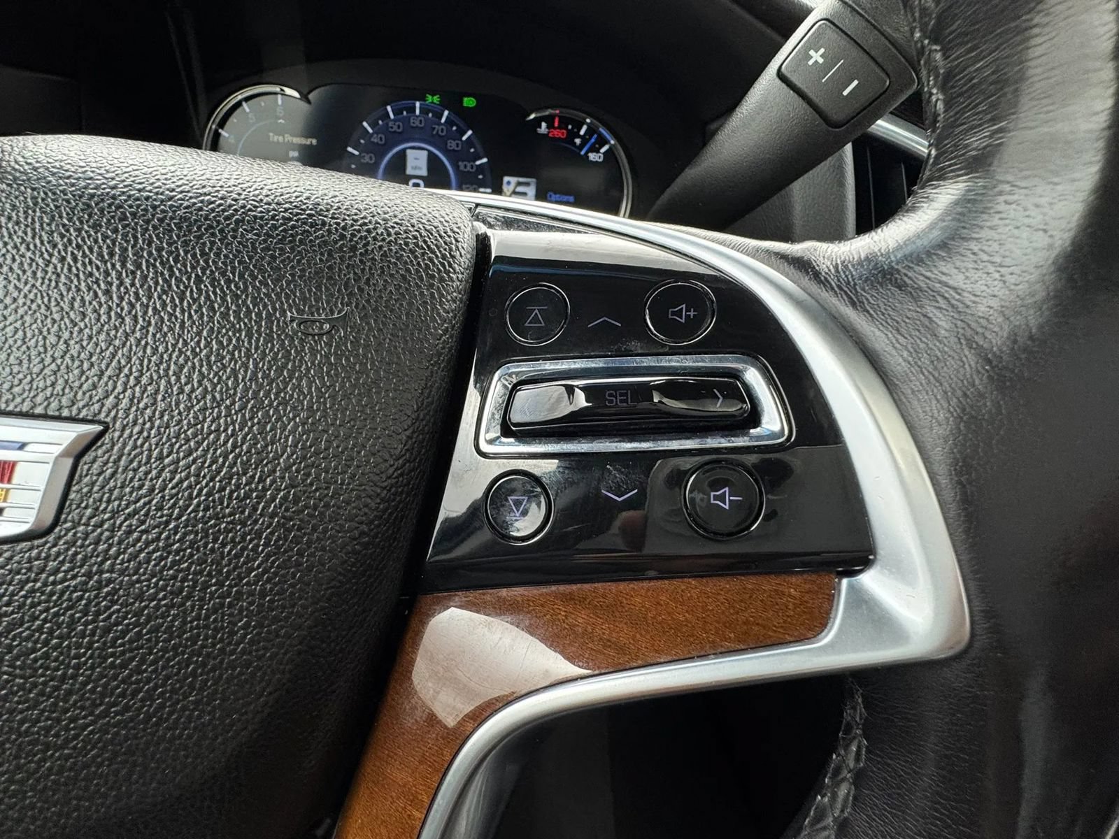 Used 2019 Cadillac Escalade Luxury AWD/4WD image 28