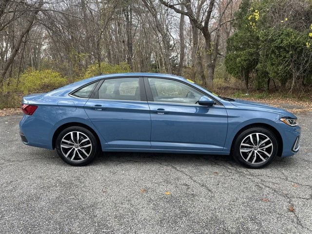 Used 2025 Volkswagen Jetta SE image 4