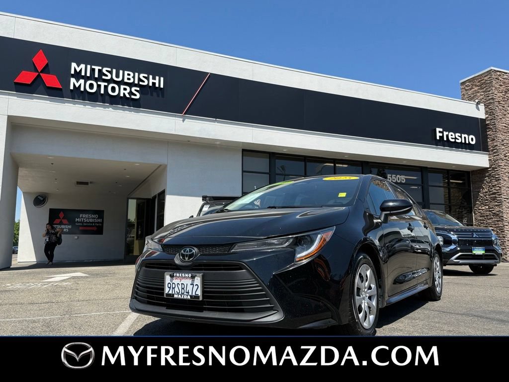 Used 2025 Toyota Corolla LE FWD image 3