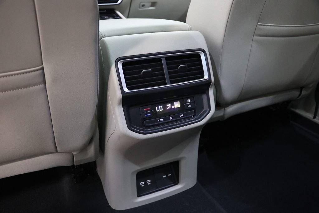 Used 2025 Volkswagen Atlas SE FWD image 31