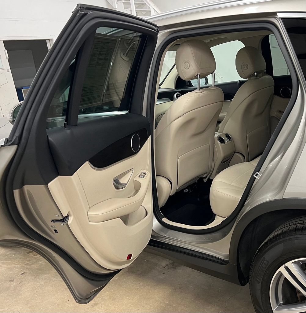 Certified 2022 Mercedes-Benz GLC 300 image 24
