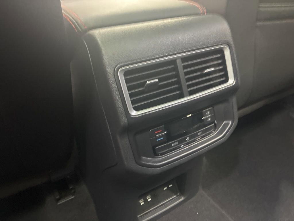 Used 2025 Volkswagen Atlas Peak Edition SE image 7