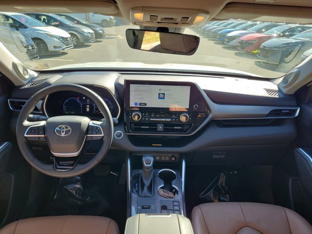 Used 2025 Toyota Highlander Limited image 11