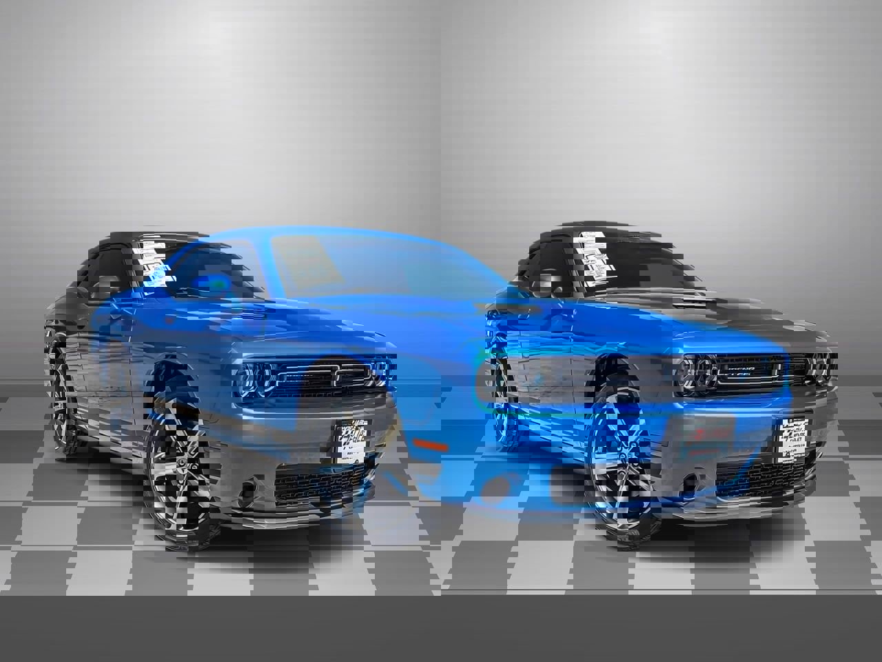 Used 2019 Dodge Challenger SXT image 1