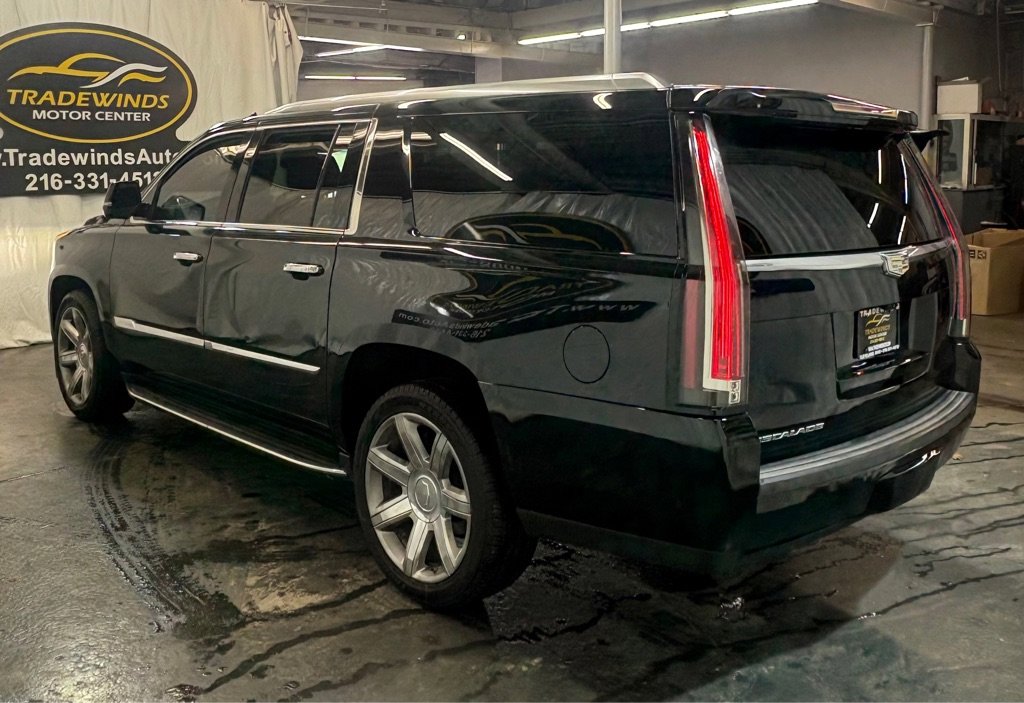 Used 2017 Cadillac Escalade ESV Luxury image 4