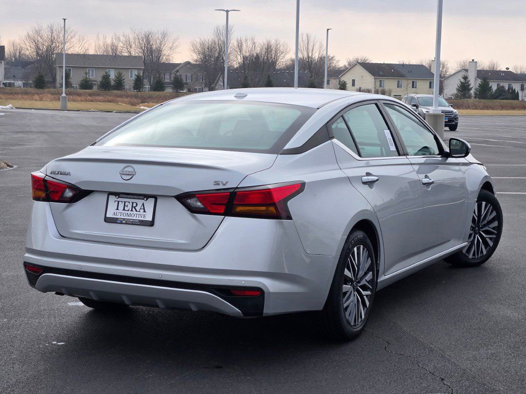Used 2023 Nissan Altima 2.5 SV image 10