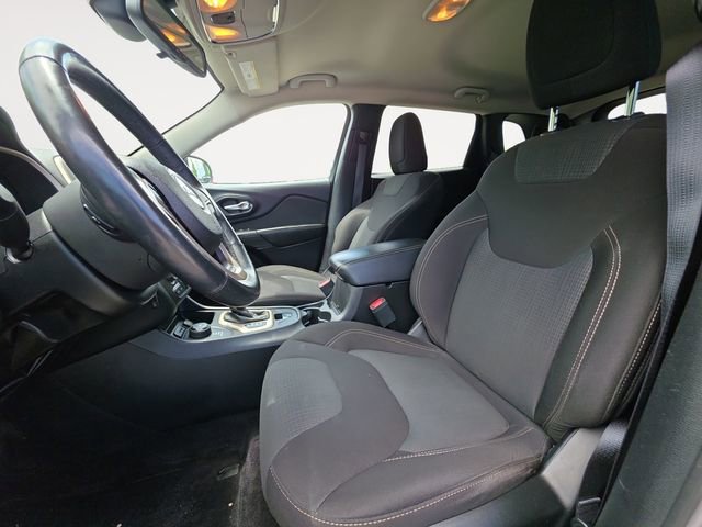 Used 2016 Jeep Cherokee Latitude w/ Safety/Convenience Group AWD/4WD image 9