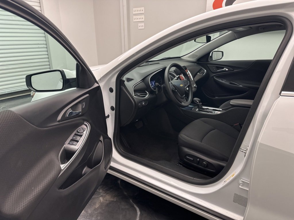 Used 2024 Chevrolet Malibu LT image 5