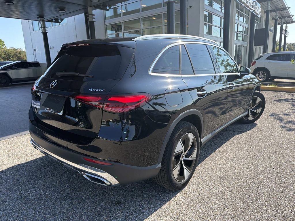 Used 2024 Mercedes-Benz GLC 300 4MATIC image 7