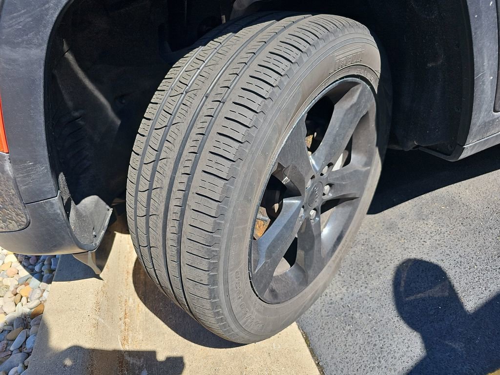 Used 2024 Jeep Grand Cherokee Limited w/ Black Appearance Package image 28