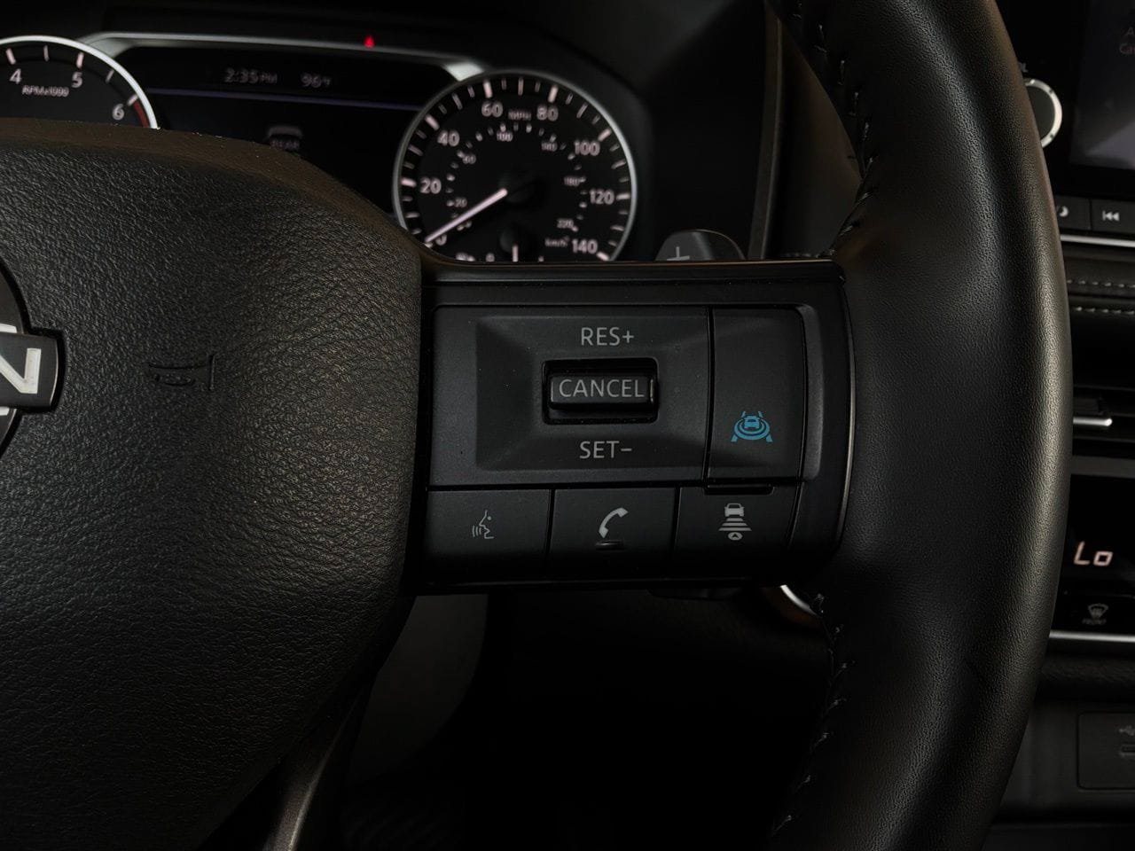 Used 2025 Nissan Rogue SV FWD image 34