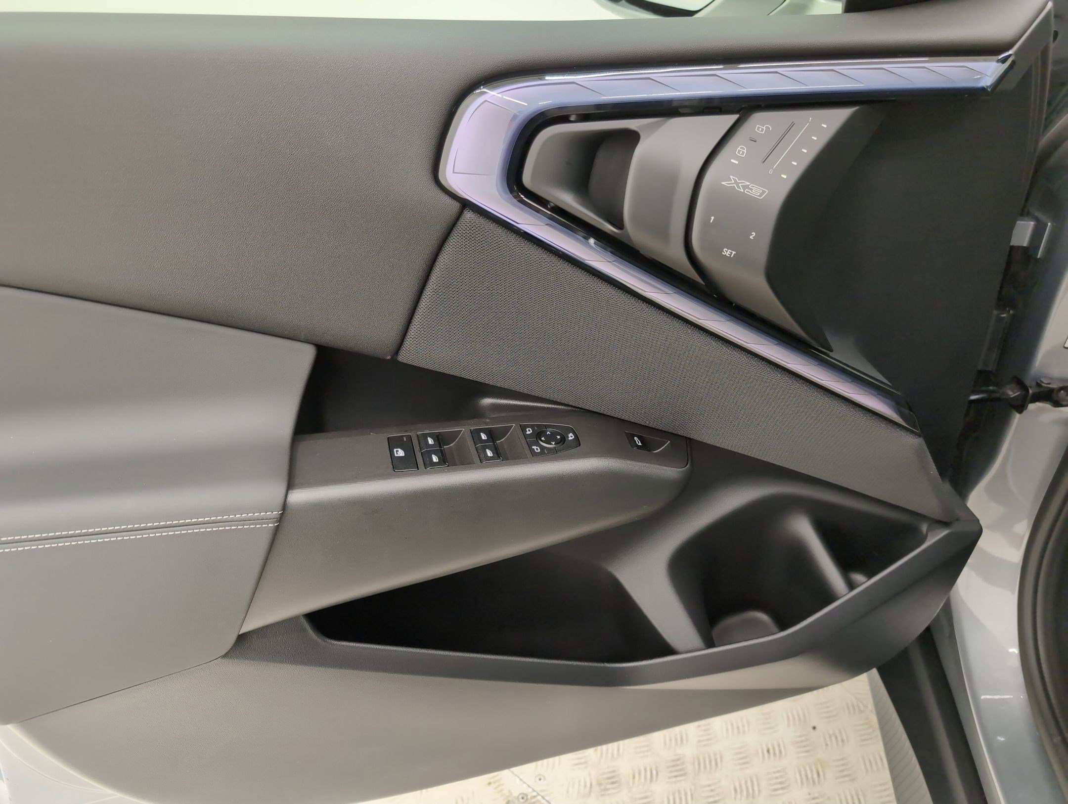 Used 2025 BMW X3 xDrive30i w/ Premium Package image 12