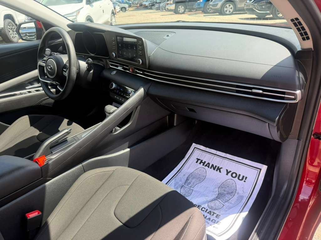 Certified 2023 Hyundai Elantra SEL w/ Preferred Accessory Package FWD image 14