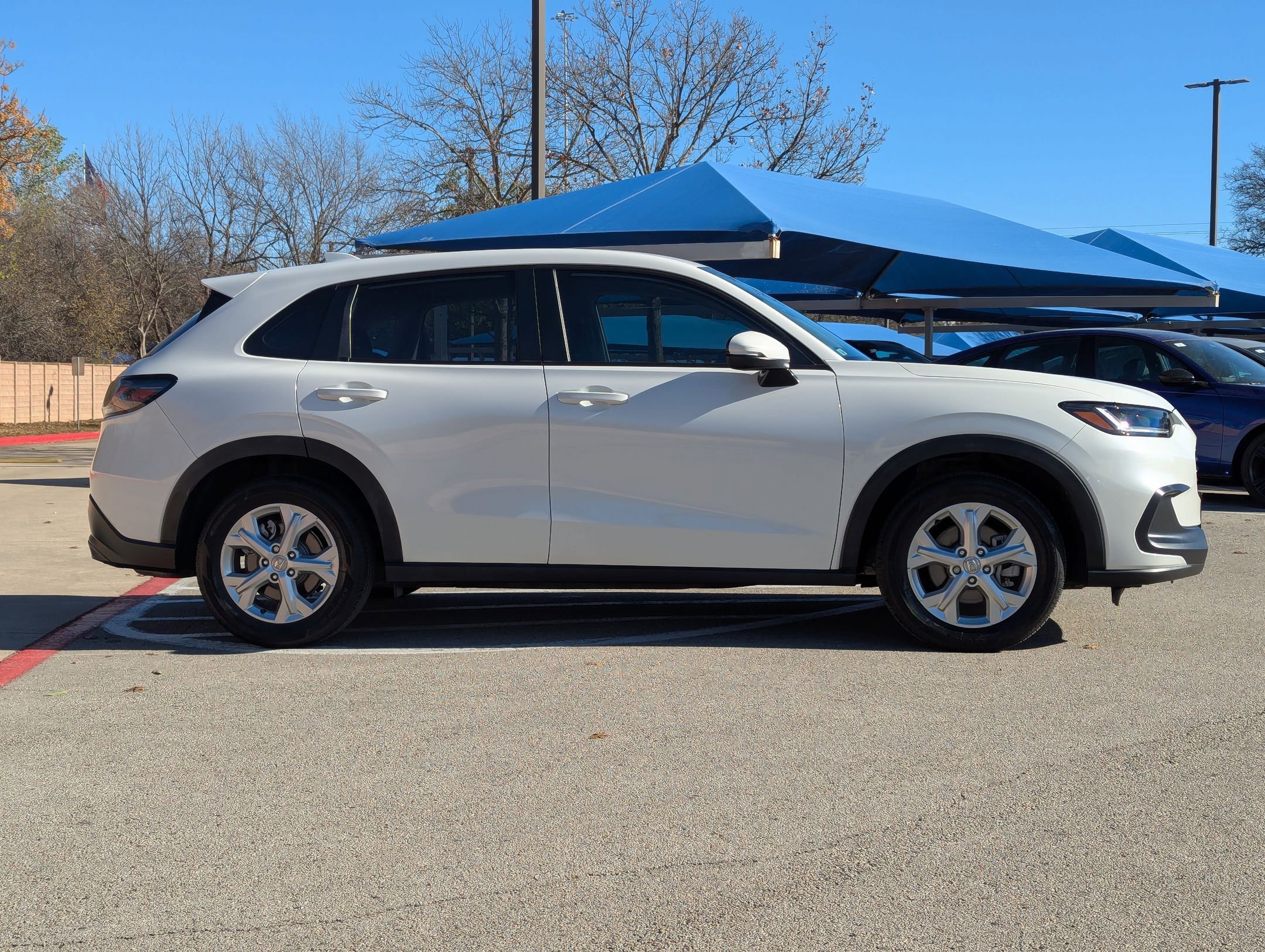 Used 2023 Honda HR-V LX image 3