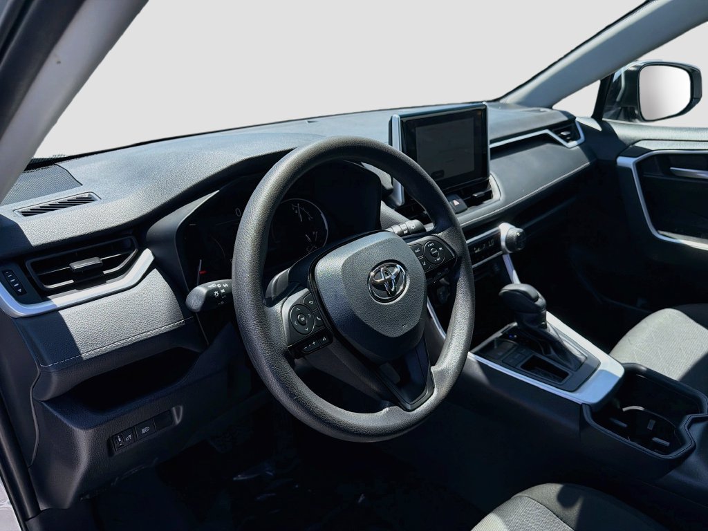 Used 2025 Toyota RAV4 XLE FWD image 9