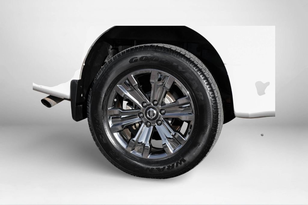 Used 2017 Nissan Titan SV image 47