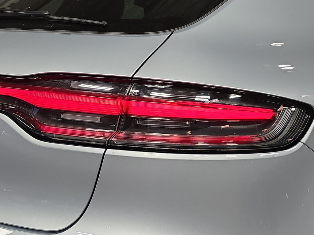 Certified 2026 Porsche Macan AWD/4WD image 30