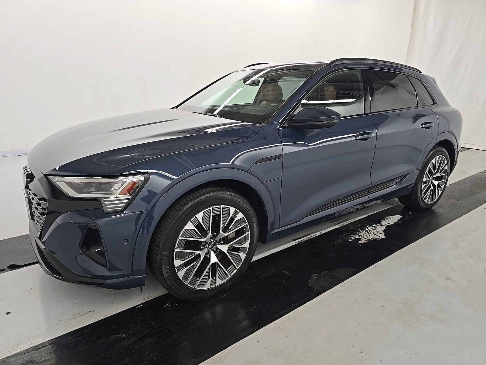 Used 2024 Audi Q8 e-tron Prestige w/ Prestige Package AWD/4WD image 3