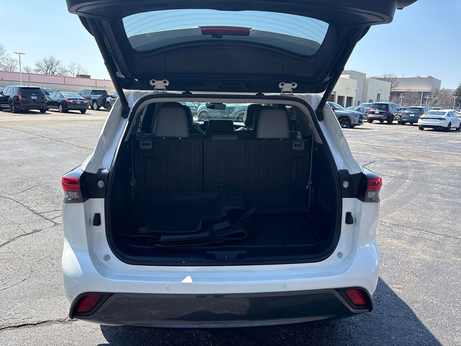 Used 2020 Toyota Highlander Limited image 21