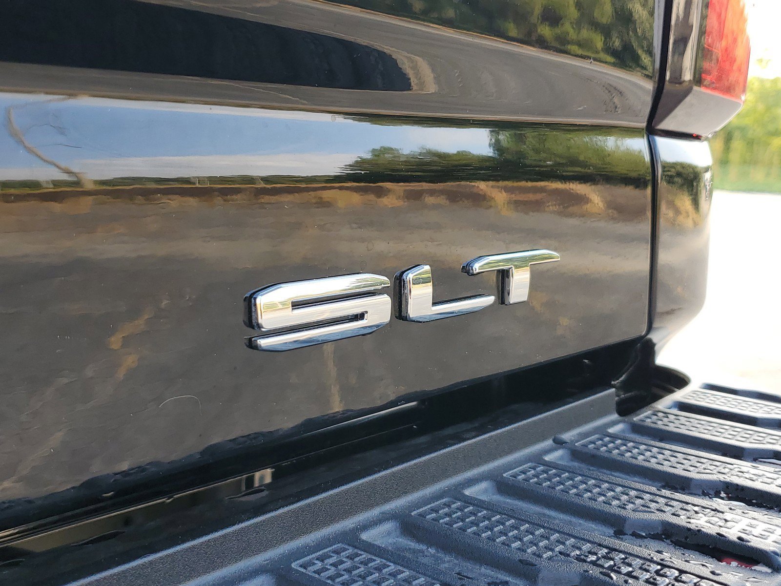 New 2025 GMC Sierra 2500 SLT w/ SLT Premium Package image 6