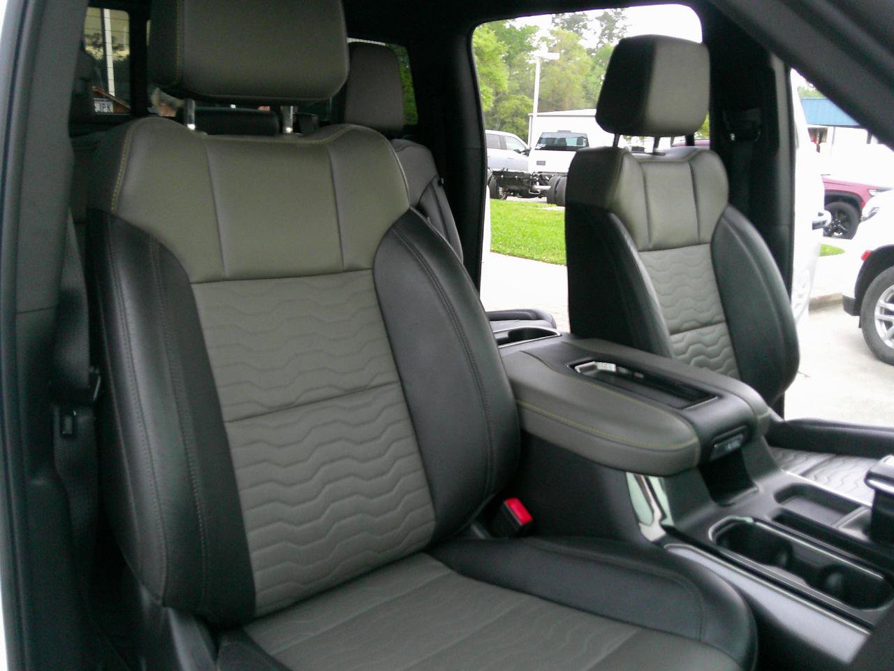 Used 2022 Chevrolet Silverado 1500 ZR2 w/ Technology Package image 18