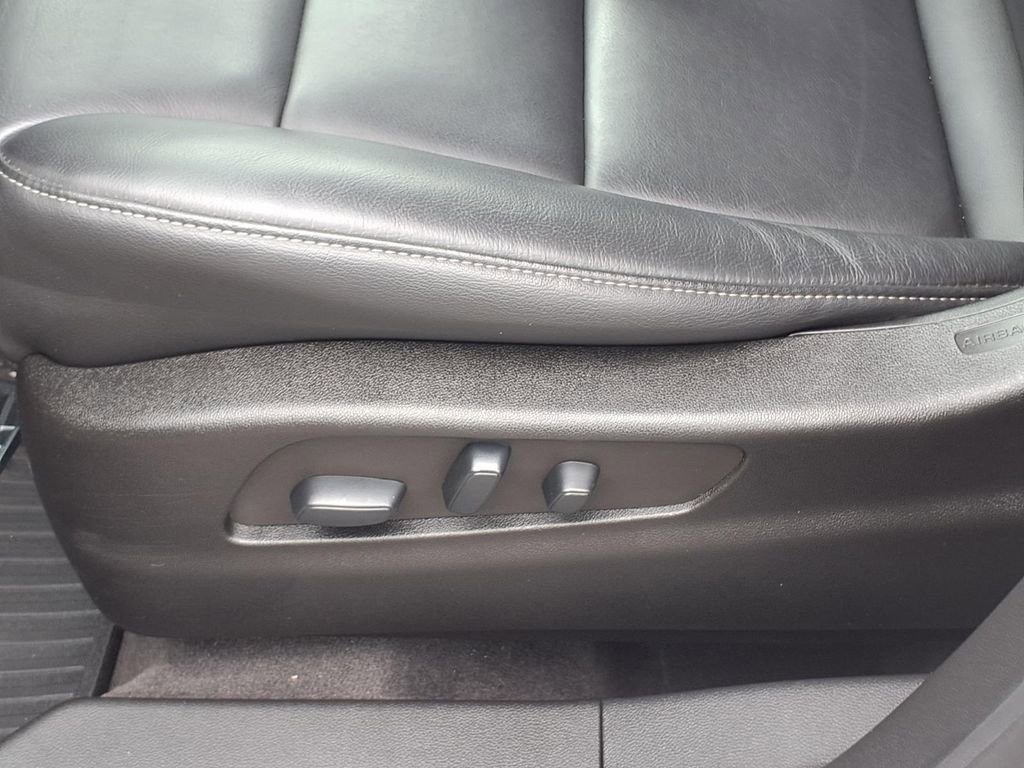 Used 2021 Cadillac XT4 Premium Luxury w/ Cold Weather Package image 4