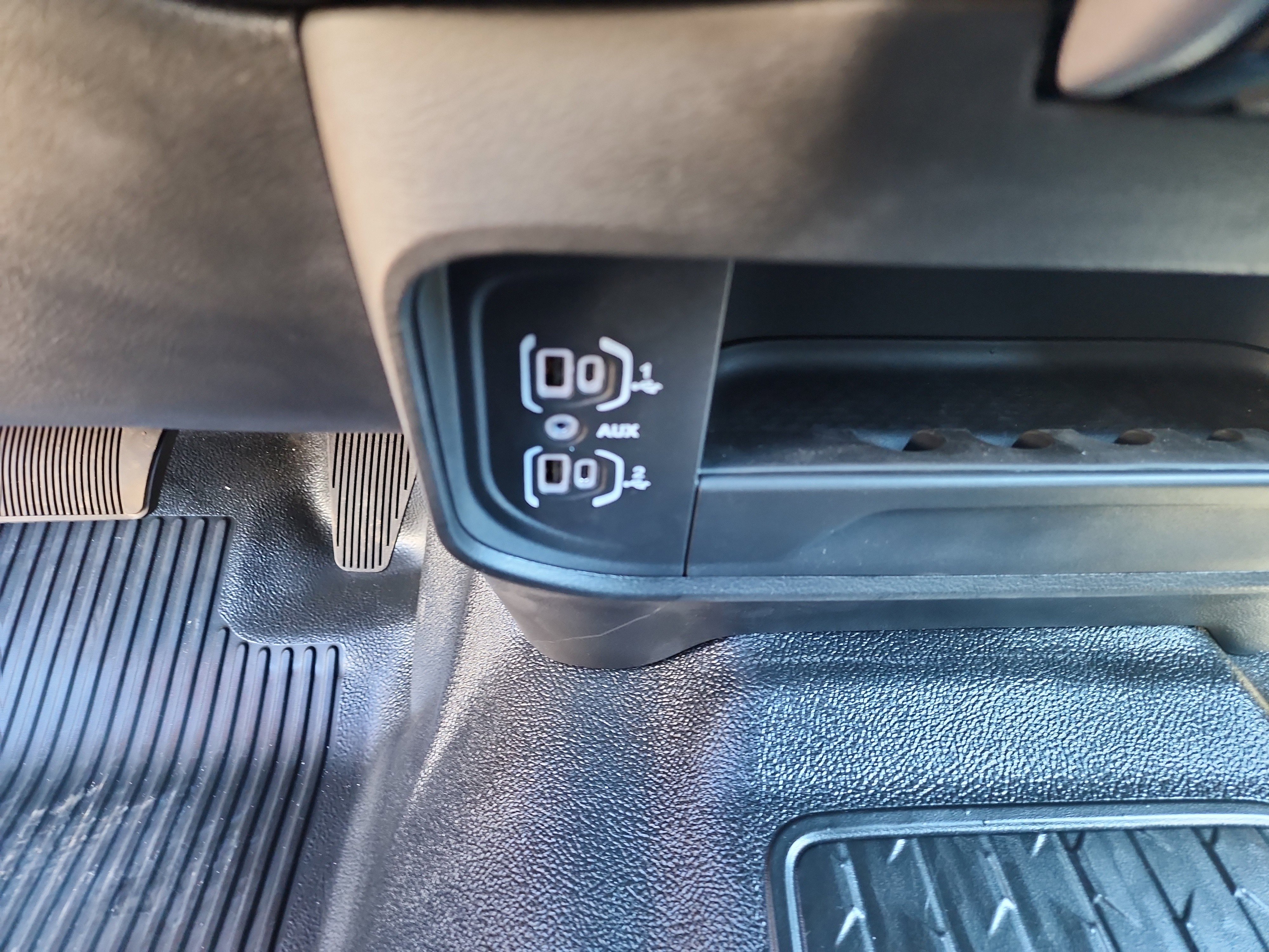 New 2026 RAM 5500 4x4 Crew Cab image 8