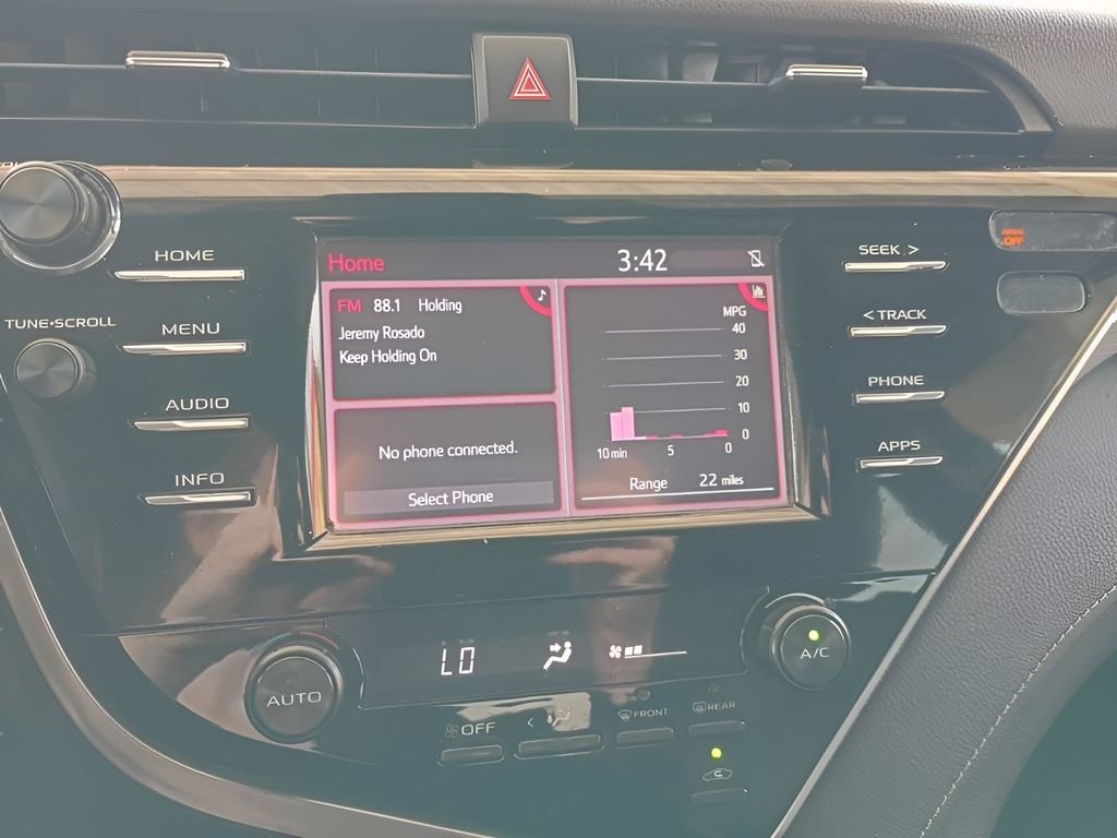 Used 2018 Toyota Camry SE FWD image 18
