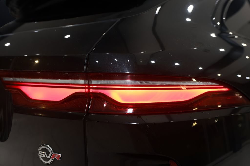 Used 2021 Jaguar F-PACE SVR image 44