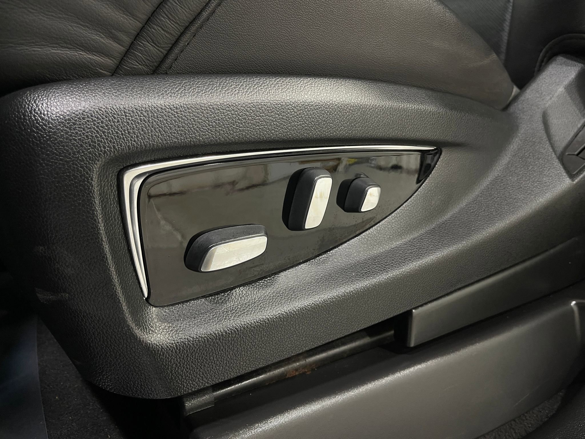 Used 2019 Cadillac Escalade ESV Luxury image 16