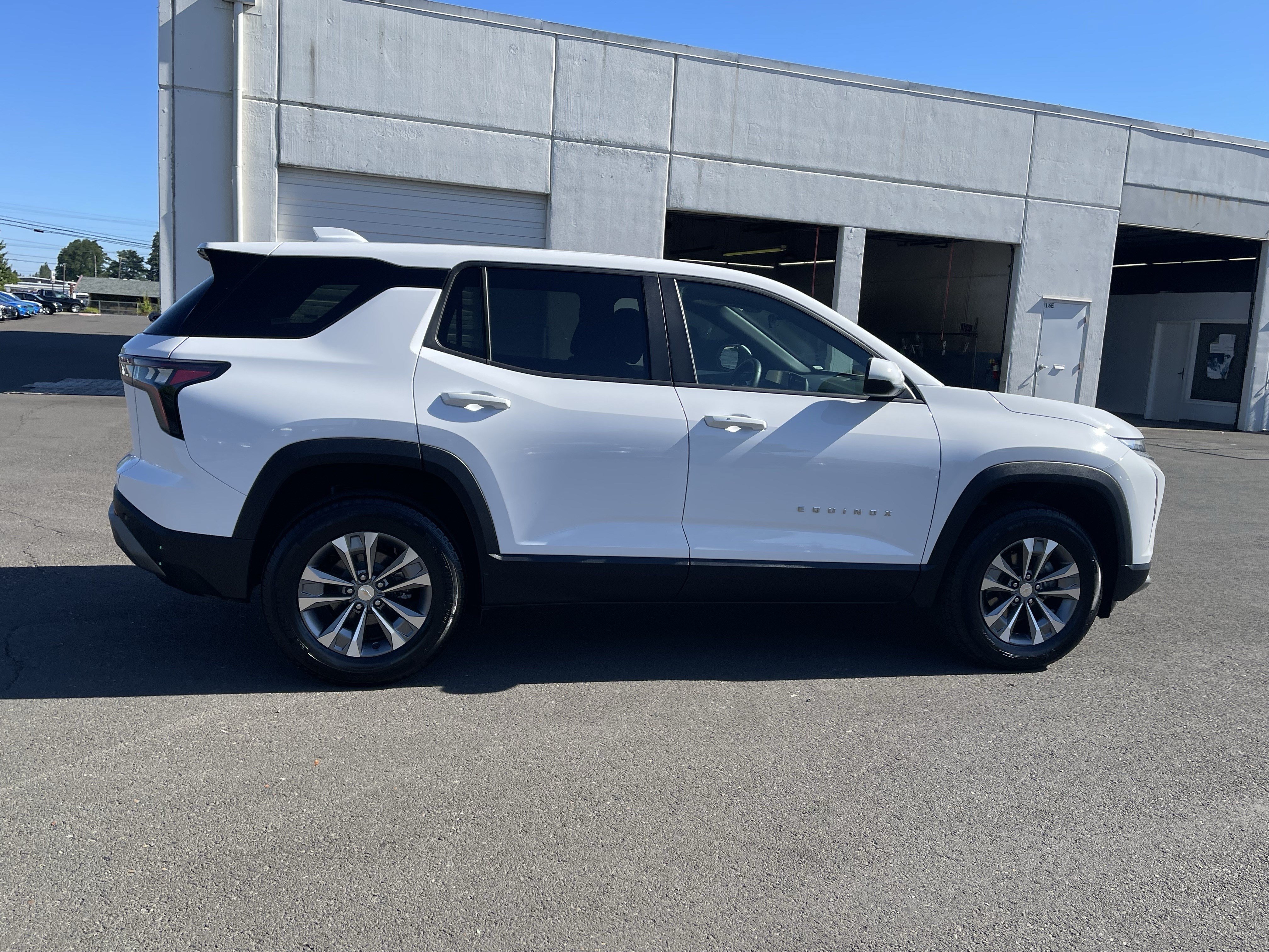 Used 2026 Chevrolet Equinox LT AWD/4WD image 6