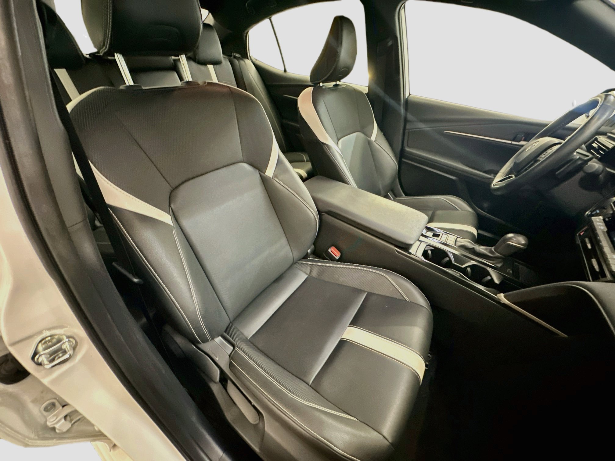 Used 2025 Toyota Camry SE FWD image 32