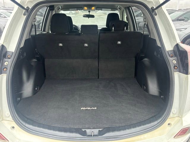 Used 2016 Toyota RAV4 LE image 9