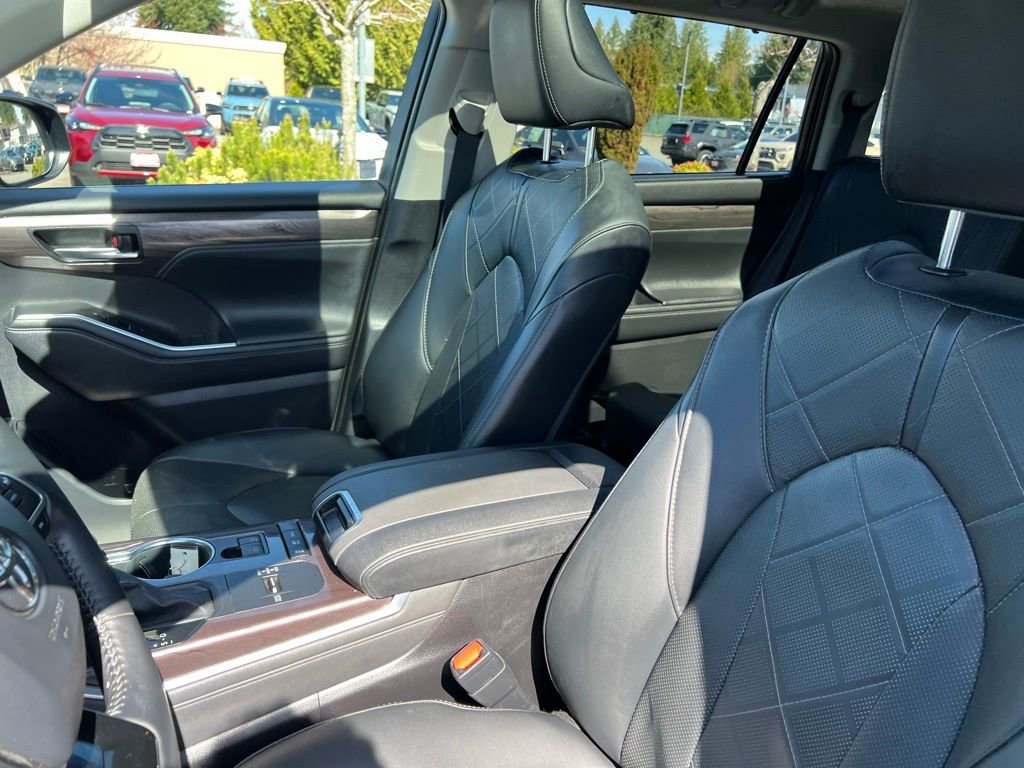 Certified 2021 Toyota Highlander Platinum AWD/4WD image 13