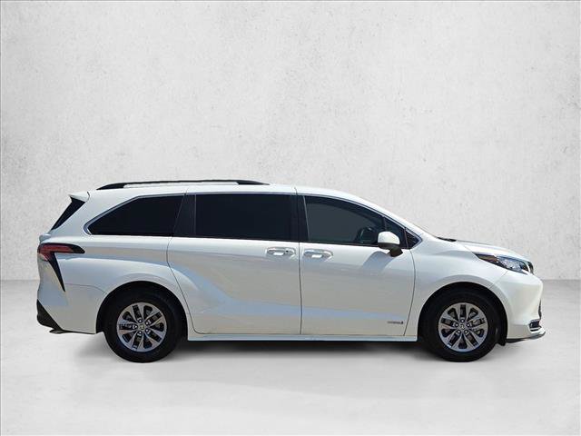 Used 2021 Toyota Sienna XLE FWD image 4
