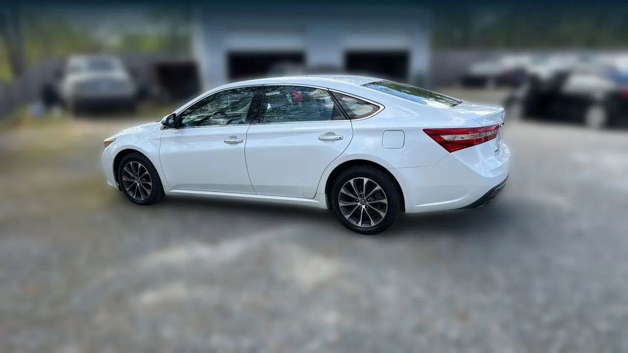 Used 2017 Toyota Avalon XLE FWD image 5
