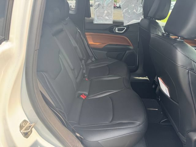 Certified 2025 Jeep Compass Limited AWD/4WD image 16