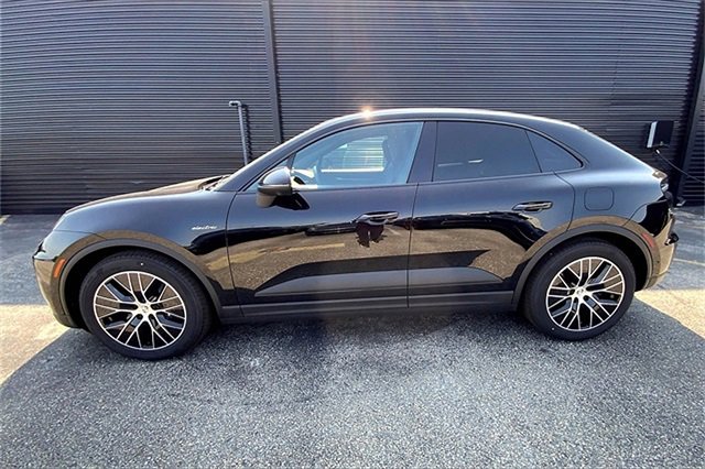 Used 2025 Porsche Macan Electric image 2