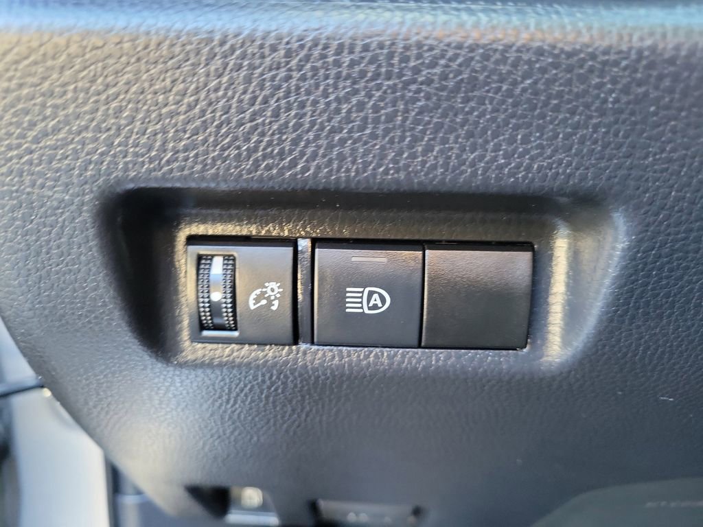 Used 2021 Toyota RAV4 LE image 20