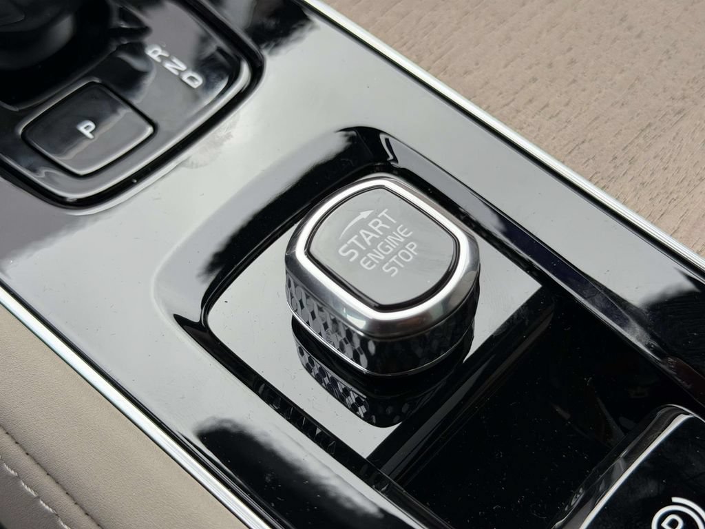 New 2026 Volvo XC90 T8 Plus w/ Protection Package AWD/4WD image 7