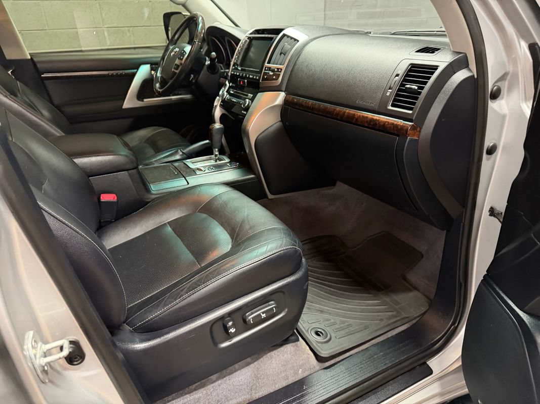 Used 2013 Toyota Land Cruiser AWD/4WD image 31