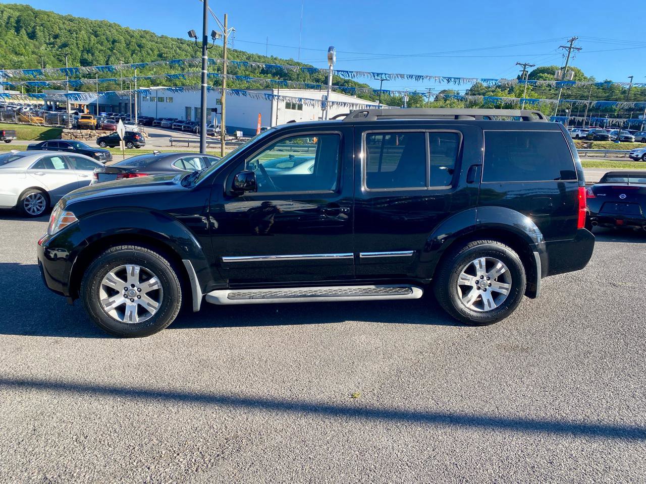 Used 2011 Nissan Pathfinder Silver AWD/4WD image 4