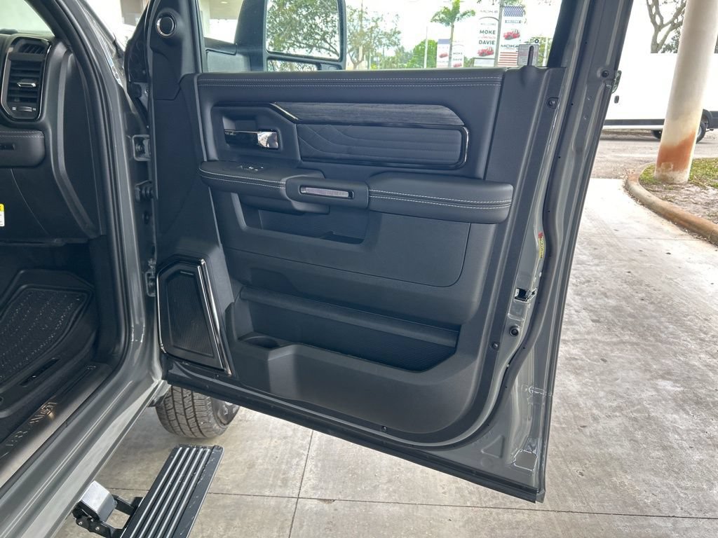 New 2026 RAM 3500 Limited AWD/4WD image 34